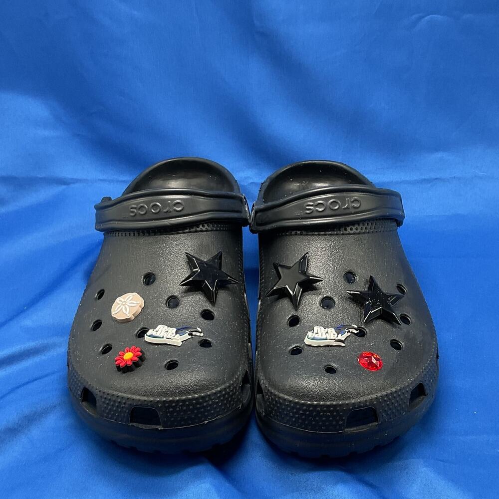 Classic Crocs Black mens 11 With Jibbitz - Picture 5 of 10